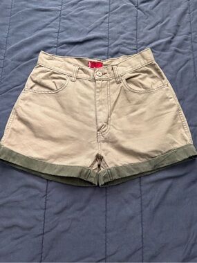 Levi’s Two-Tone Rolled Hem Shorts - Tan with Olive Trim